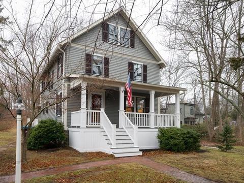 38 Thaxter St, Hingham, MA 02043 photo 1