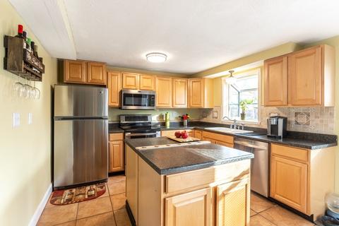 17 Dix Rd, Maynard, MA 01754 photo 9
