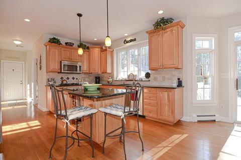 4 Pine St, Upton, MA 01568 photo 6