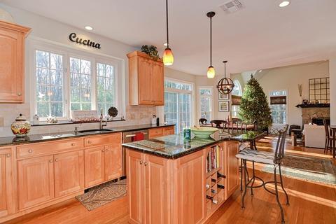 4 Pine St, Upton, MA 01568 photo 2