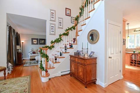 4 Pine St, Upton, MA 01568 photo 10