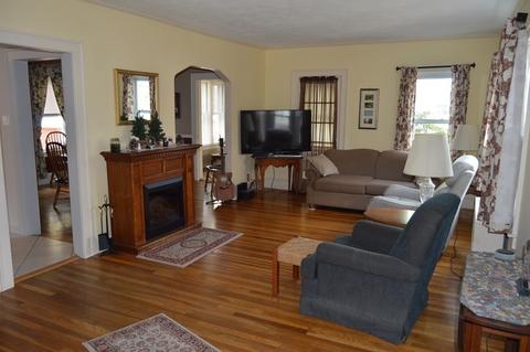 18 Dell Pl, Springfield, MA 01118 photo 3