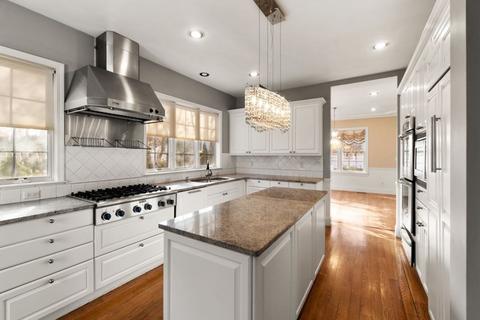 196 Cedar St, Wellesley, MA 02481 photo 12