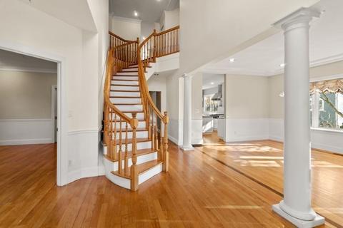 196 Cedar St, Wellesley, MA 02481 photo 3