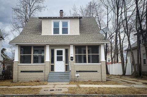 24 Crest St, Springfield, MA 01119 photo 2