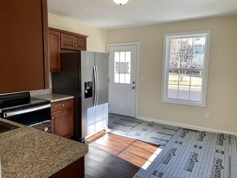 13 Pine St, Easthampton, MA 01027 photo 4