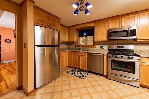211 Hampton Rd, Sharon, MA 02067 photo 3