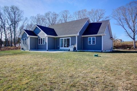 304 Line Rd, Fall River, MA 02721 photo 6