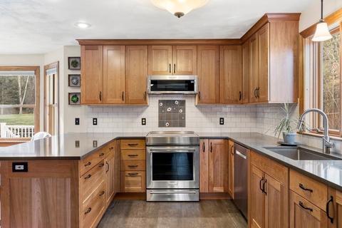94 Brook St, Dunstable, MA 01827 photo 4