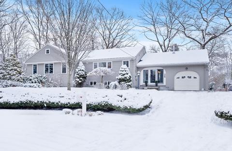 26 Barbara Ln, Reading, MA 01867 photo 2