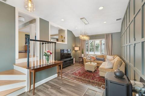26 Barbara Ln, Reading, MA 01867 photo 3