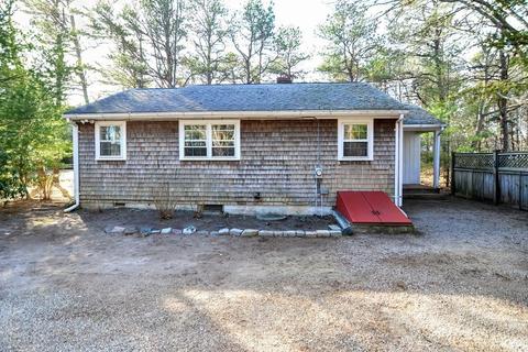321 Monomoscoy Rd, Mashpee, MA 02649 photo 5