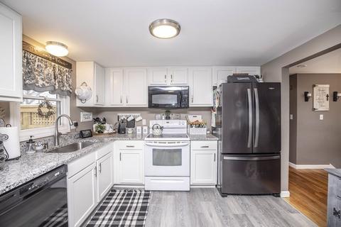 9 Dean St, Raynham, MA 02767 photo 6