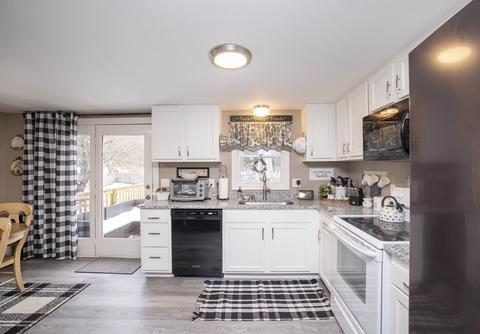 9 Dean St, Raynham, MA 02767 photo 5