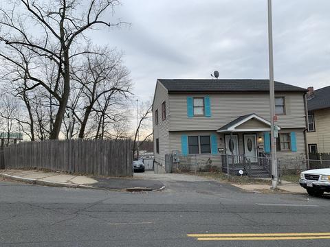 42 Longhill St, Springfield, MA 01108 photo 2