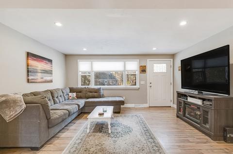 16 Littleton Dr, Wareham, MA 02571 photo 4