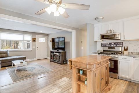 16 Littleton Dr, Wareham, MA 02571 photo 5