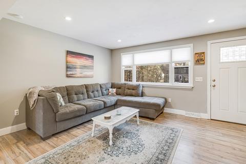 16 Littleton Dr, Wareham, MA 02571 photo 3