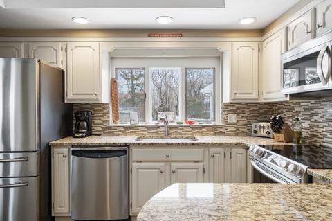 4 Whitfield Rd, Danvers, MA 01923 photo 2