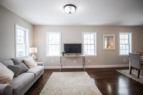 35 Orange St, Reading, MA 01867 photo 3