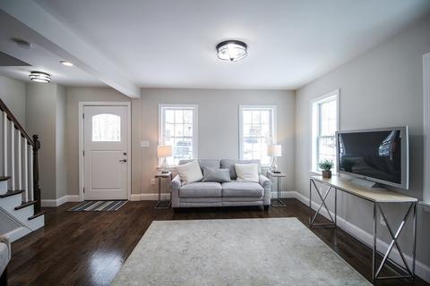 35 Orange St, Reading, MA 01867 photo 2