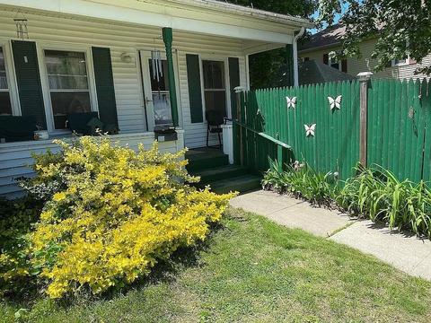 24 Elm St, Webster, MA 01570 photo 3
