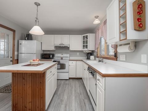 10 Pershing Ave, Acushnet, MA 02743 photo 12