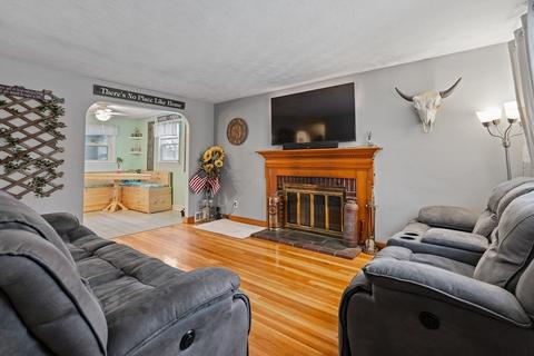 22 Border St, Dedham, MA 02026 photo 3
