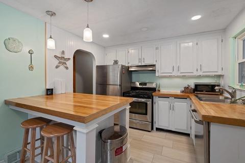 22 Border St, Dedham, MA 02026 photo 10