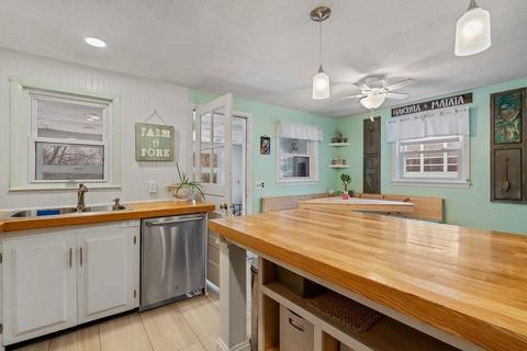 22 Border St, Dedham, MA 02026 photo 8