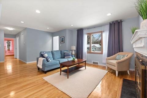 50 Cedar St, Marblehead, MA 01945 photo 4