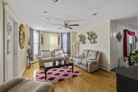 32 Winthrop St, Everett, MA 02149 photo 3