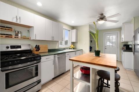 72 Sanderson, Dedham, MA 02026 photo 8