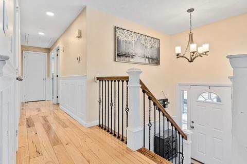 9 Searle St, Georgetown, MA 01833 photo 5