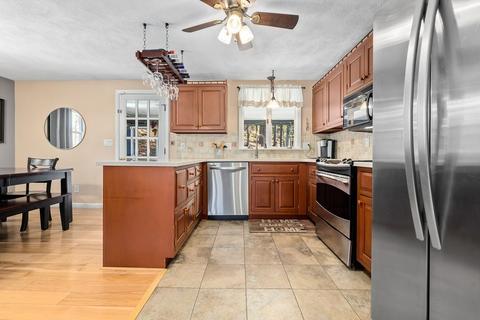 9 Searle St, Georgetown, MA 01833 photo 2