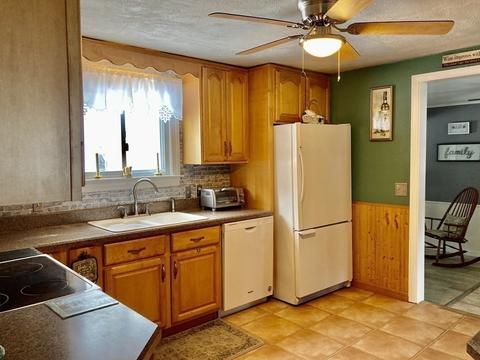 21 Phillip Ave, Westfield, MA 01085 photo 9