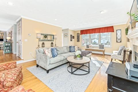 302 Ash St, Reading, MA 01867 photo 2