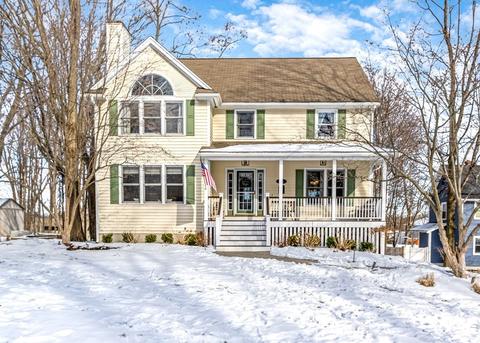 302 Ash St, Reading, MA 01867 photo 1