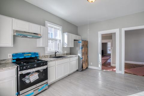 175 Saint James Ave, Springfield, MA 01109 photo 19