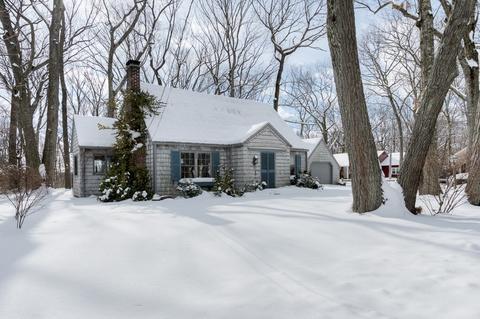 2 Colonial Rd, Auburn, MA 01501 photo 1