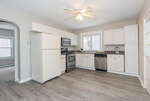 158 Parkerview St, Springfield, MA 01129 photo 2