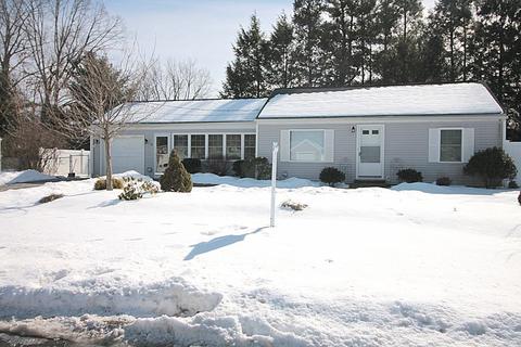 55 Westbrook Dr, Springfield, MA 01129 photo 5