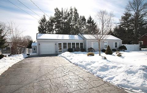 55 Westbrook Dr, Springfield, MA 01129 photo 2