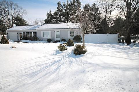 55 Westbrook Dr, Springfield, MA 01129 photo 4