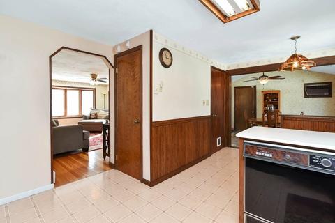 52 Kerry Dr, Springfield, MA 01118 photo 10