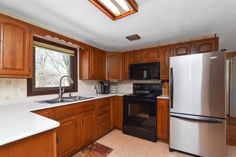 52 Kerry Dr, Springfield, MA 01118 photo 7