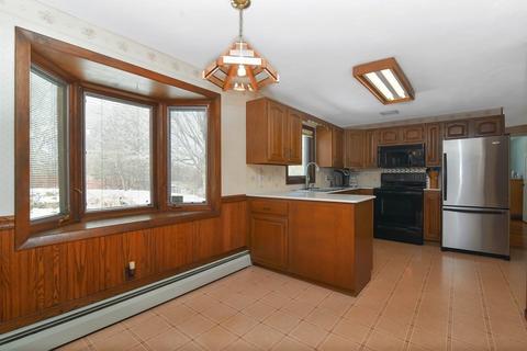 52 Kerry Dr, Springfield, MA 01118 photo 5