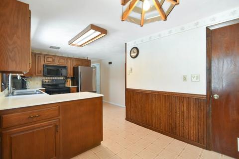 52 Kerry Dr, Springfield, MA 01118 photo 6