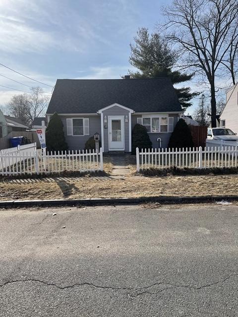 52 Pheland St, Springfield, MA 01109 photo 2