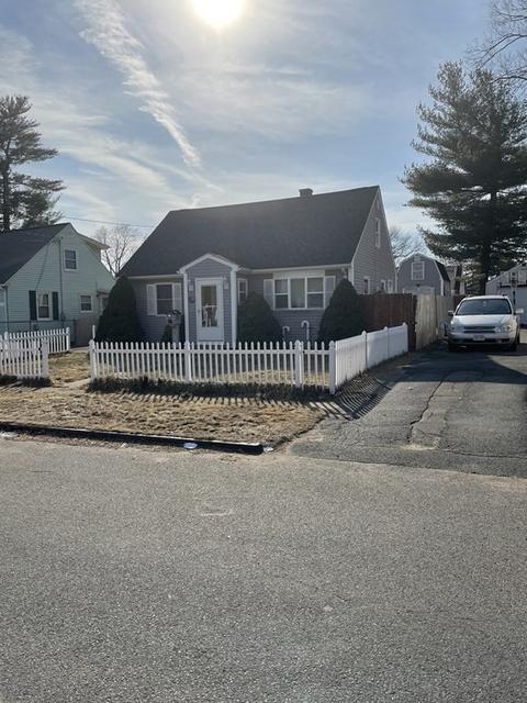 52 Pheland St, Springfield, MA 01109 photo 3